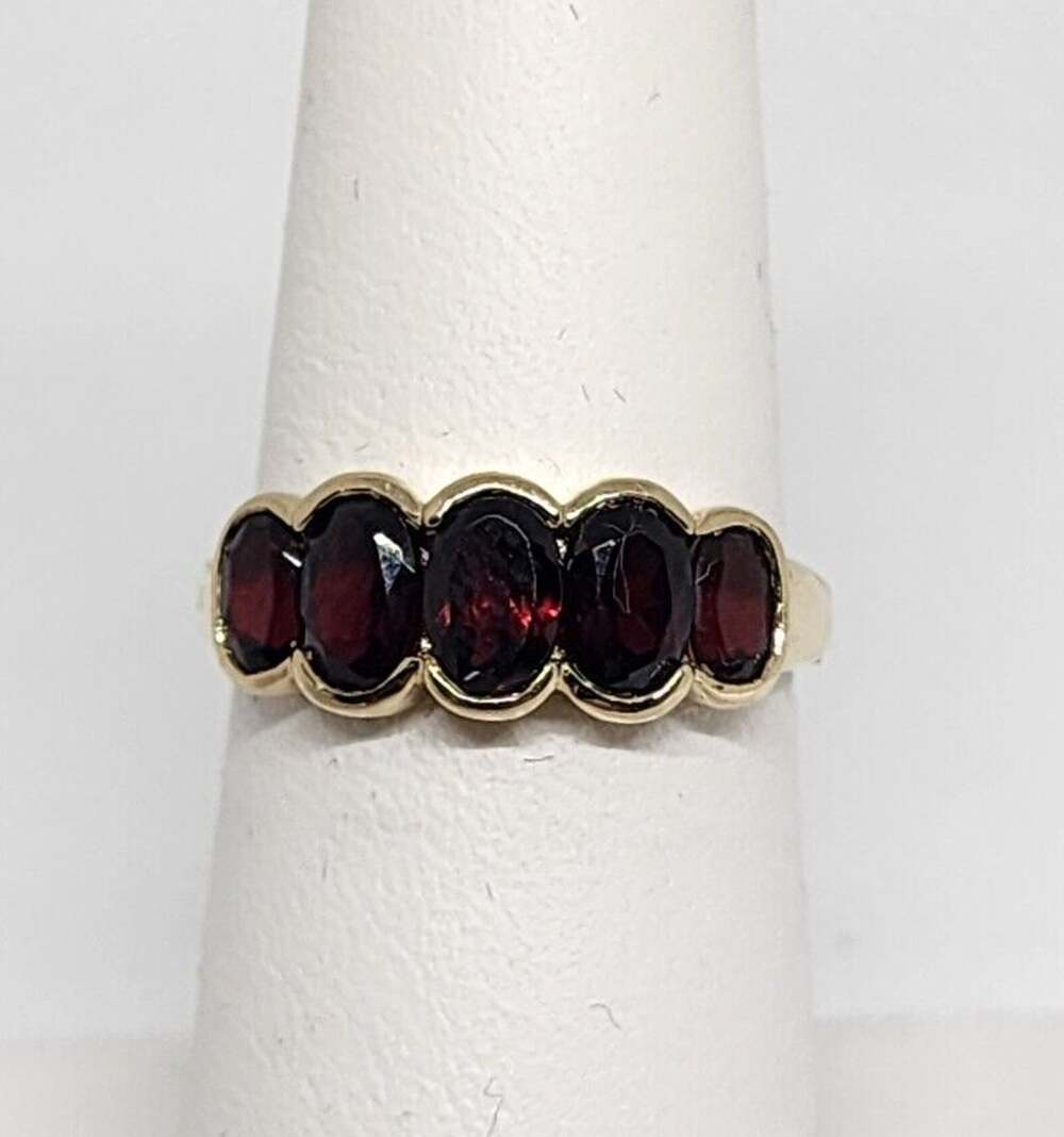 10K 417 Yellow Gold & Garnet Ring MW Size 6